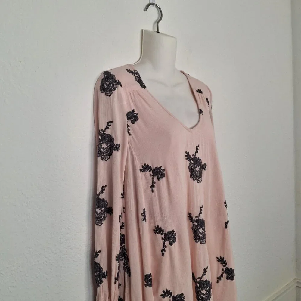 Free People Embroidered Dress Sz XS Babydoll Floral Relaxed Fit Boho Festival
